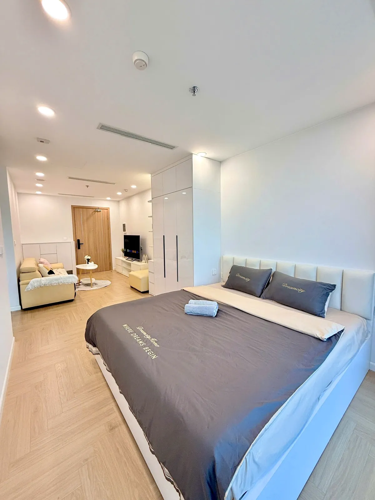 Căn Studio tầng trung studio-the-ninety-complex-90-duong-lang-phong-ngu-toan-canh