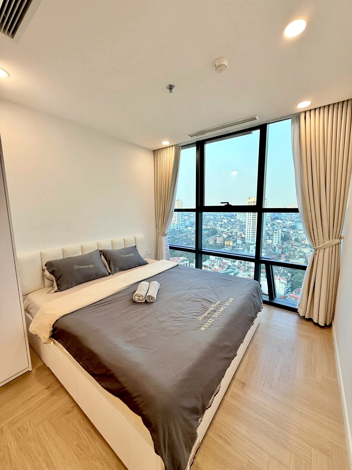 Căn Studio tầng trung studio-the-ninety-complex-90-duong-lang-phong-ngu-view-thanh-pho
